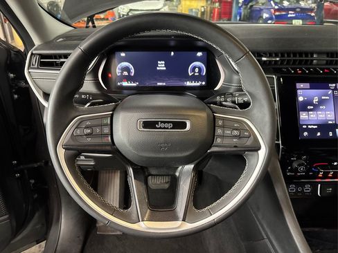 Used 2023 Jeep Grand Cherokee L Laredo image 22