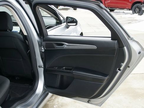 Used 2020 Ford Fusion SE image 28