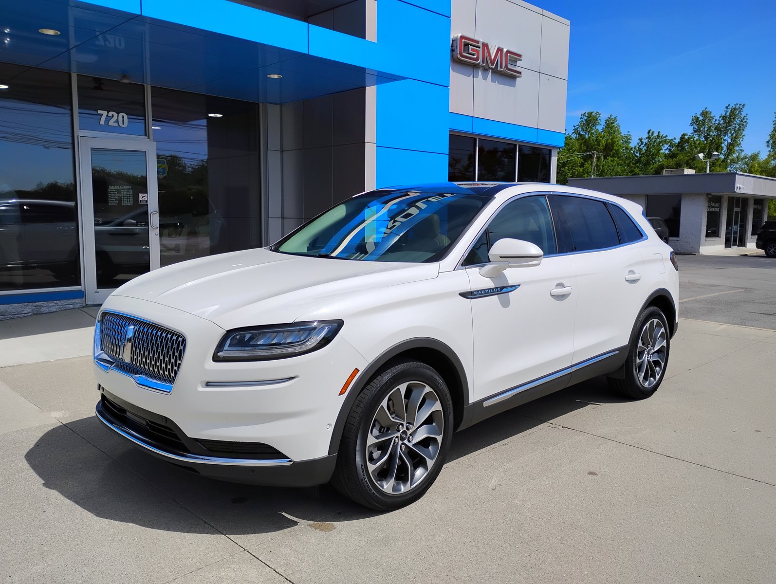 Used 2021 Lincoln Nautilus Reserve w/ Equipment Group 201A AWD/4WD image 10