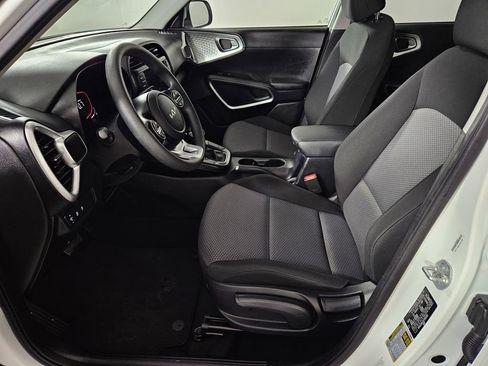 Used 2025 Kia Soul LX w/ LX Technology Package image 21
