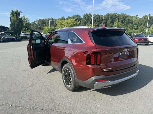 Certified 2025 Kia Sorento S w/ Panoramic Sunroof Package FWD image 7