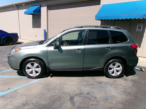 Used 2016 Subaru Forester 2.5i Premium image 3