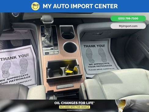 Used 2023 Toyota Sienna XLE FWD image 21