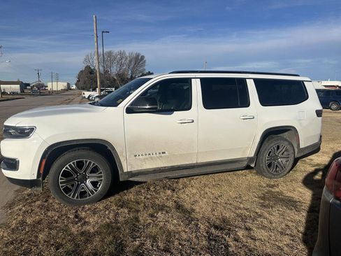 Used 2024 Jeep Wagoneer L Series II w/ Flexible Seating Group image 52