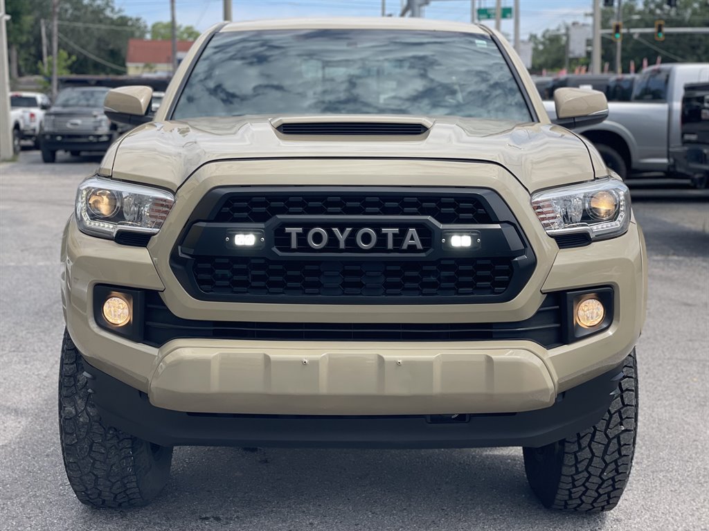 Used 2017 Toyota Tacoma TRD Sport w/ Tow Package RWD image 14