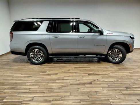 Used 2025 Chevrolet Suburban Z71 image 21