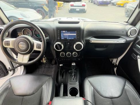 Used 2015 Jeep Wrangler Sahara AWD/4WD image 16