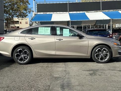 Used 2024 Chevrolet Malibu LT image 3