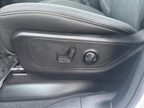 Used 2025 RAM 1500 Big Horn AWD/4WD image 13