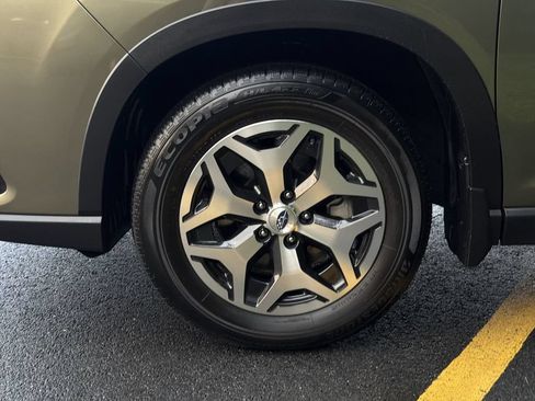 Certified 2023 Subaru Forester Premium AWD/4WD image 10