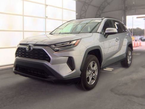 Used 2025 Toyota RAV4 XLE FWD image 1