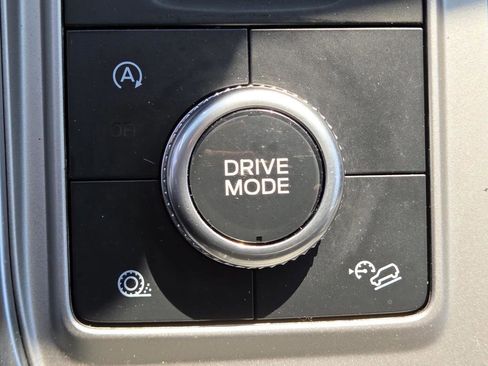 Used 2020 Ford Explorer XLT w/ Equipment Group 202A AWD/4WD image 31