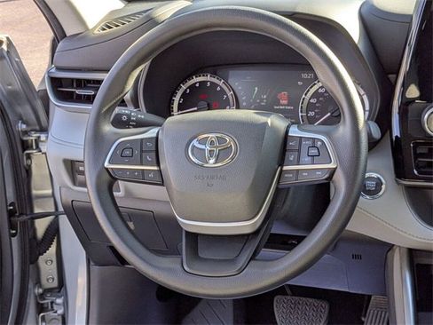 Used 2023 Toyota Highlander LE image 18