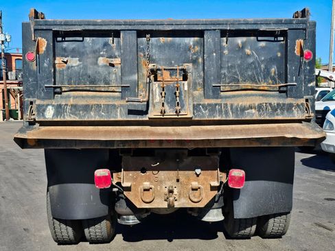 Used 2015 Ford F750 2WD Regular Cab Super Duty image 5