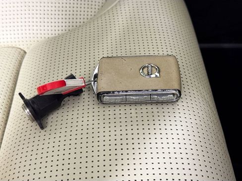 Used 2018 Volvo XC60 T5 Inscription w/ Luxury Seat Package image 41