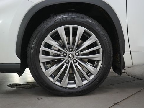 Used 2021 Toyota Highlander Platinum AWD/4WD image 29