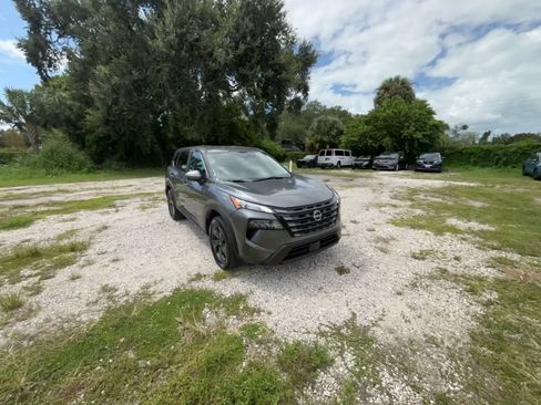 Used 2026 Nissan Rogue SV AWD/4WD image 3