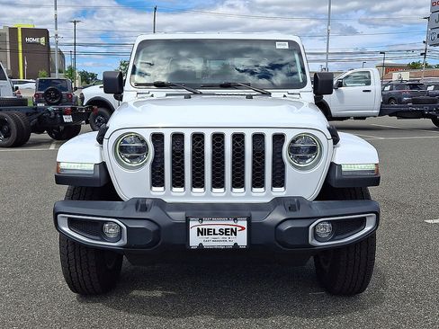 Used 2022 Jeep Gladiator Overland w/ Popular Equipment Package AWD/4WD image 35