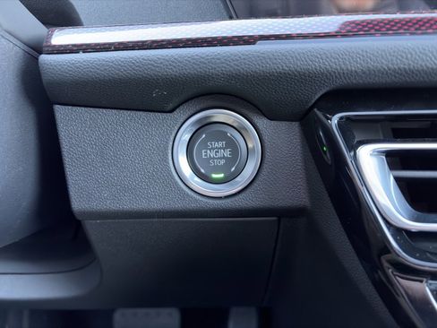 Used 2025 Chevrolet Traverse RS image 28