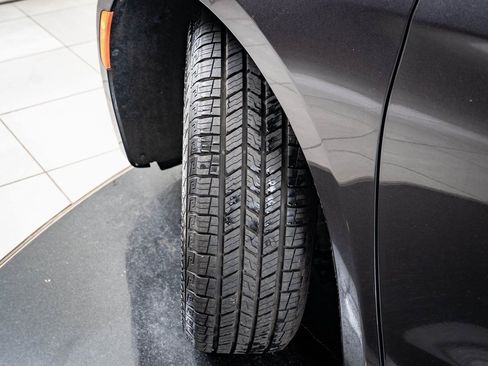 Used 2019 Chrysler Pacifica Touring-L image 35