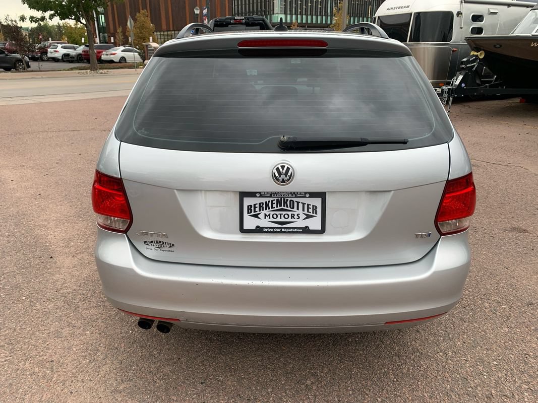Used 2011 Volkswagen Jetta TDI FWD image 6