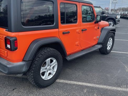 Used 2019 Jeep Wrangler Unlimited Sport S image 3