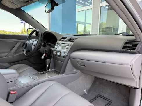 Used 2010 Toyota Camry LE FWD image 22