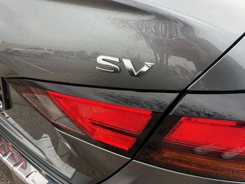 Used 2021 Nissan Altima 2.5 SV w/ SV Premium Package image 9