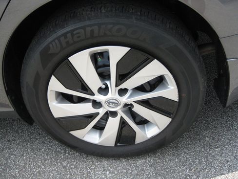 Used 2025 Nissan Altima 2.5 S FWD image 9