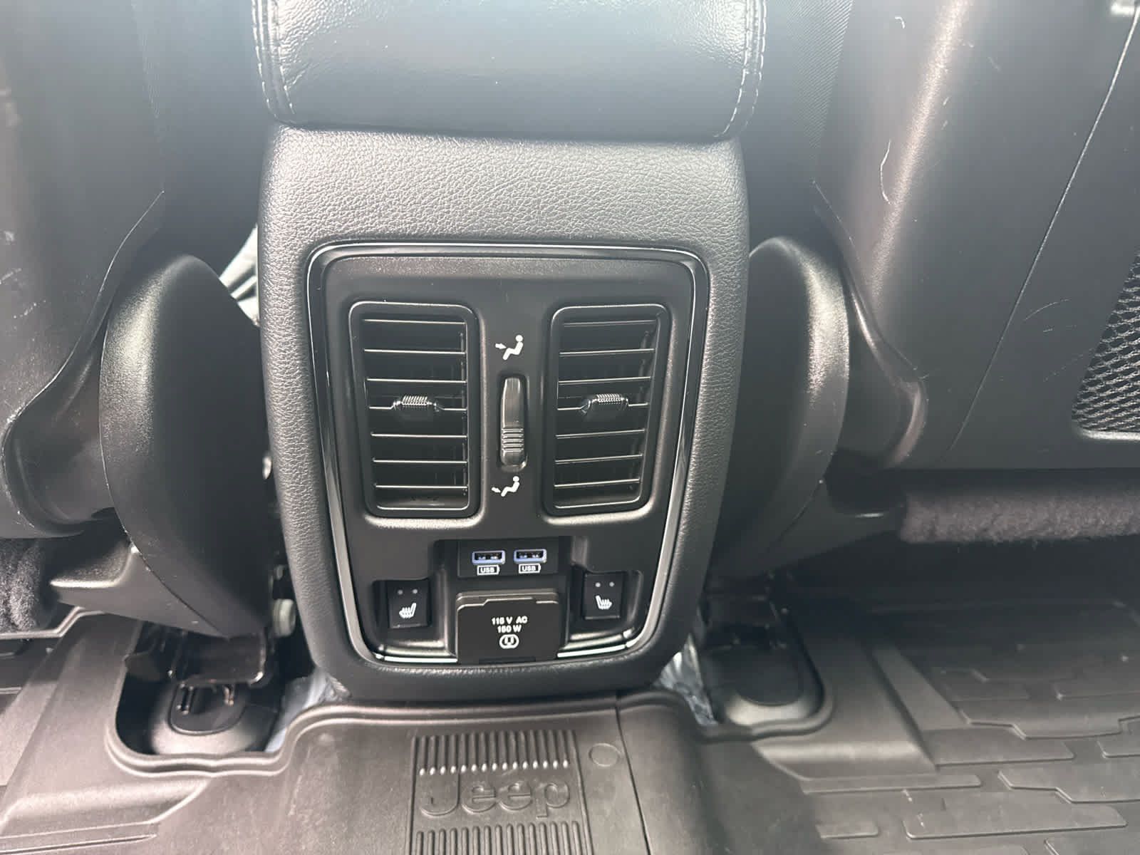 Used 2020 Jeep Grand Cherokee Overland AWD/4WD image 15