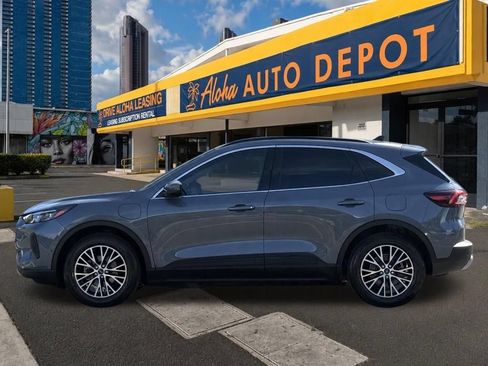 Used 2023 Ford Escape SE FWD image 2