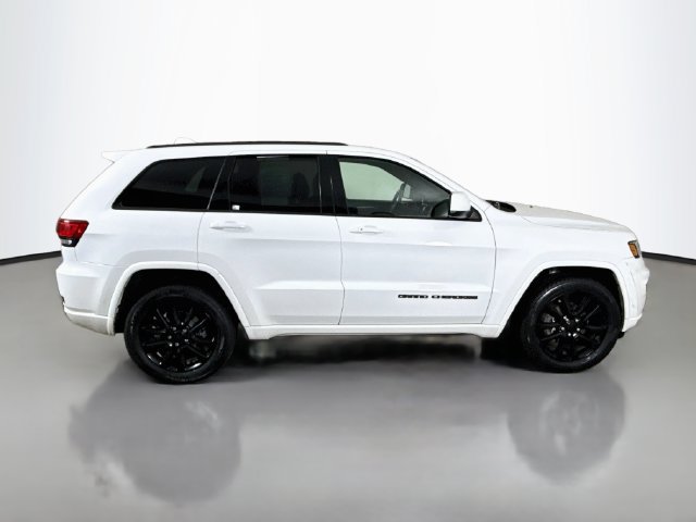 Used 2018 Jeep Grand Cherokee Altitude AWD/4WD image 9