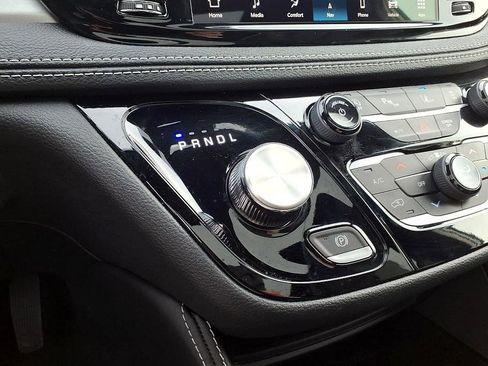 Used 2023 Chrysler Pacifica Limited w/ S Appearance Package image 32