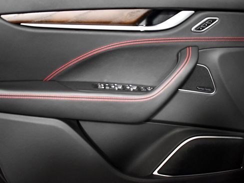 Used 2017 Maserati Levante S image 15