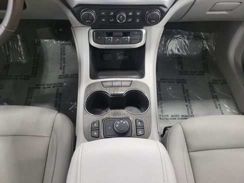 Used 2023 GMC Acadia SLT AWD/4WD image 17