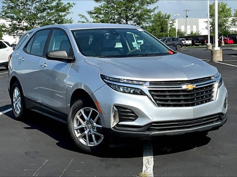 Used 2022 Chevrolet Equinox LS w/ LPO, Floor Liner Package FWD image 2