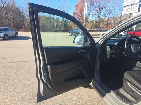 Used 2023 Dodge Durango GT image 9