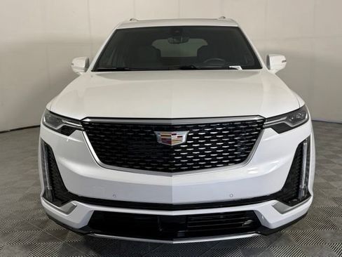 Used 2023 Cadillac XT6 Premium Luxury w/ Technology Package FWD image 11
