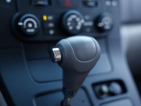 Used 2006 Kia Sedona LX image 40