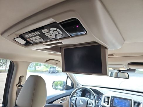 Used 2016 Honda Pilot Touring image 16