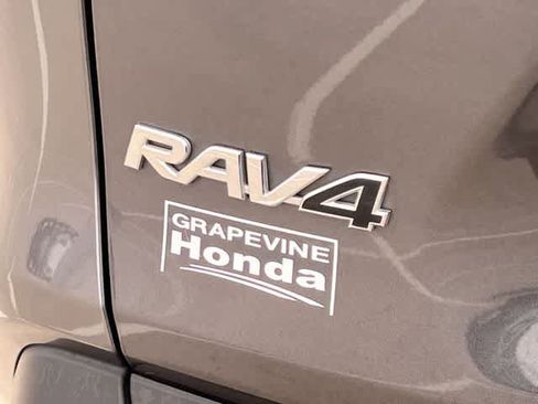 Used 2021 Toyota RAV4 LE AWD/4WD image 8