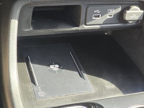 Used 2023 Honda Pilot Touring image 9