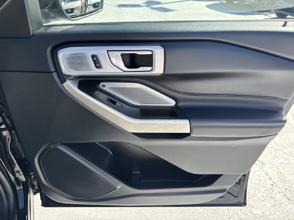 Used 2023 Ford Explorer Limited w/ Limited Technology Package RWD image 43