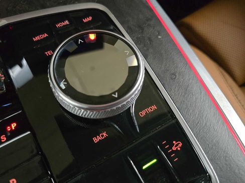 Used 2024 BMW X7 xDrive40i w/ M Sport Package image 32