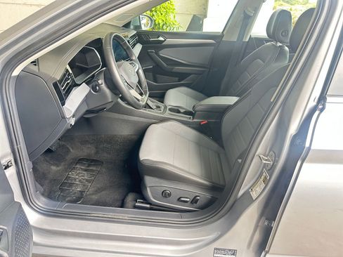 Used 2025 Volkswagen Jetta SE image 27