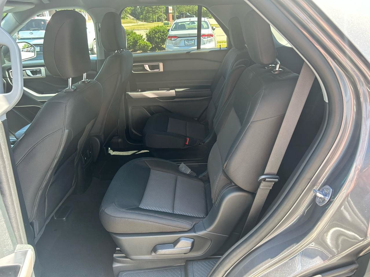 Used 2024 Ford Explorer XLT RWD image 26