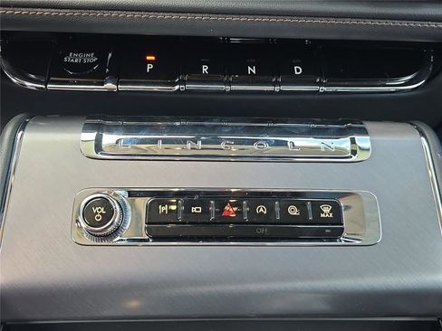 New 2026 Lincoln Aviator 2WD w/ Jet Appearance Package image 18