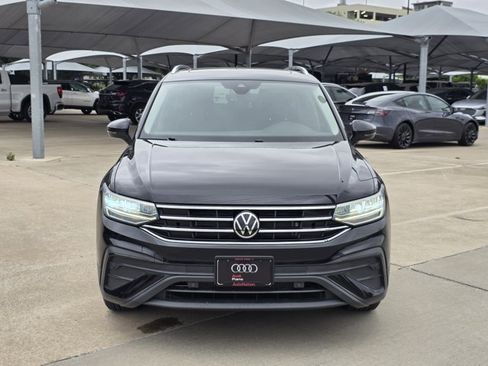 Used 2022 Volkswagen Tiguan SE image 2