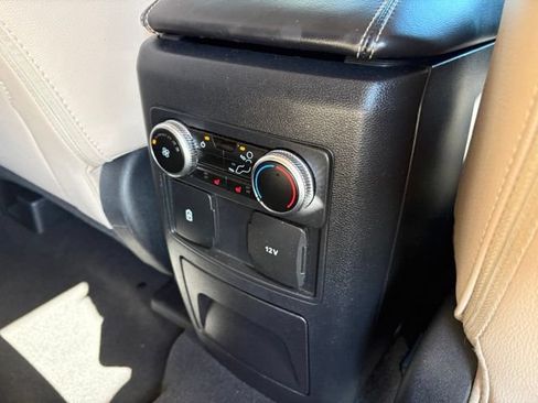 Used 2024 Ford Explorer Limited AWD/4WD image 31