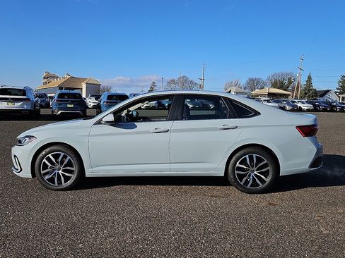 New 2026 Volkswagen Jetta SE image 7